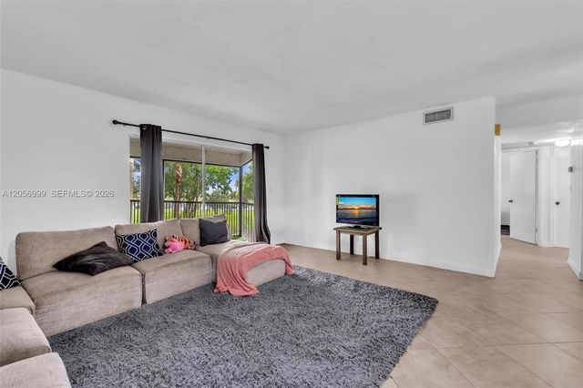3021 N Oakland Forest Dr 208, Oakland Park, FL 33309