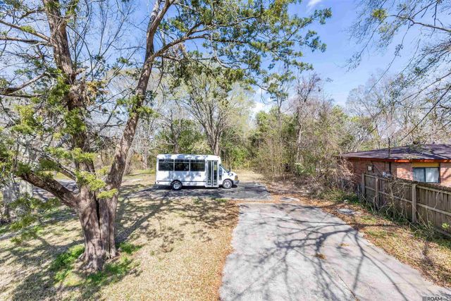 2351 Plantation Dr, Baton Rouge, LA 70807