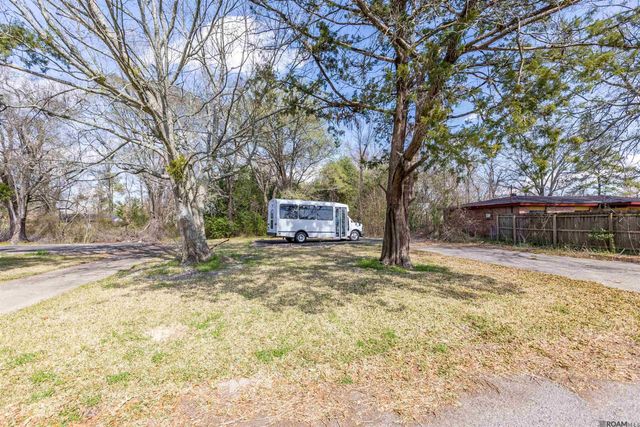 2351 Plantation Dr, Baton Rouge, LA 70807