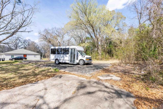 2351 Plantation Dr, Baton Rouge, LA 70807