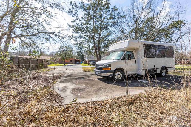 2351 Plantation Dr, Baton Rouge, LA 70807