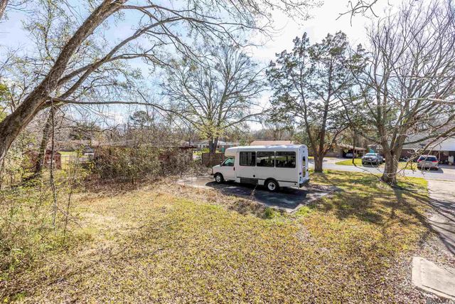 2351 Plantation Dr, Baton Rouge, LA 70807