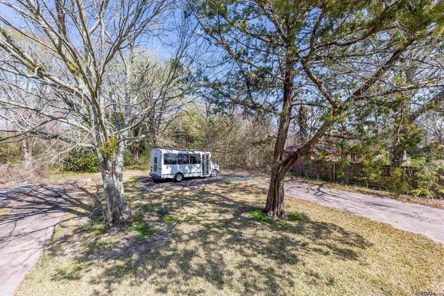 2351 Plantation Dr, Baton Rouge, LA 70807