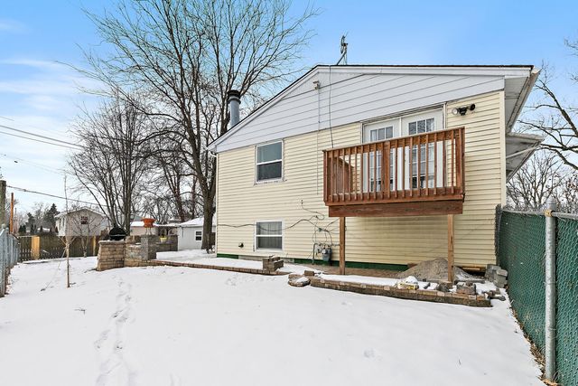 399 Tee Lane, Carpentersville, IL 60110