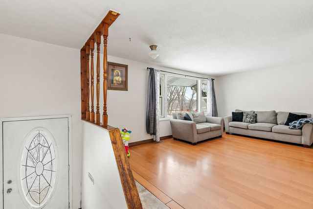 399 Tee Lane, Carpentersville, IL 60110