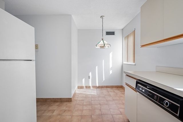 65 Lake Avenue 508, Worcester, MA 01604