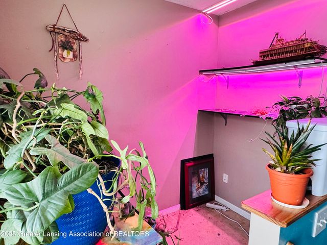 6046 Pheasant Avenue, Lansing, MI 48911