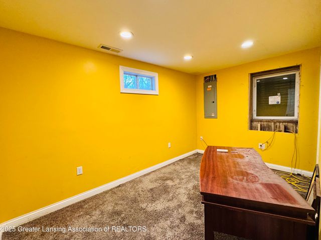 6046 Pheasant Avenue, Lansing, MI 48911