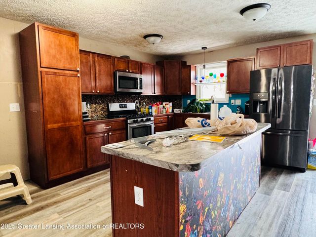 6046 Pheasant Avenue, Lansing, MI 48911