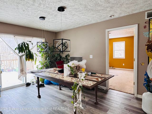 6046 Pheasant Avenue, Lansing, MI 48911