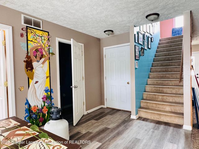 6046 Pheasant Avenue, Lansing, MI 48911