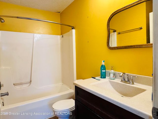 6046 Pheasant Avenue, Lansing, MI 48911