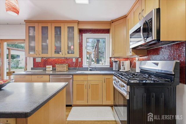 3 Winterberry Circle, Piscataway, NJ 08854