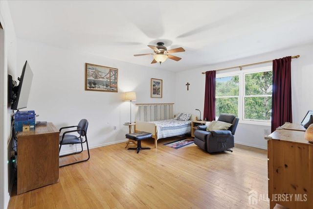 3 Winterberry Circle, Piscataway, NJ 08854