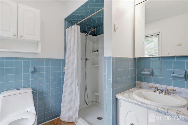 3 Winterberry Circle, Piscataway, NJ 08854