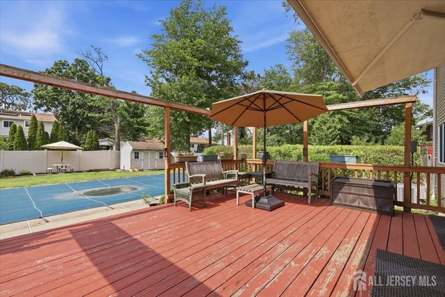 3 Winterberry Circle, Piscataway, NJ 08854