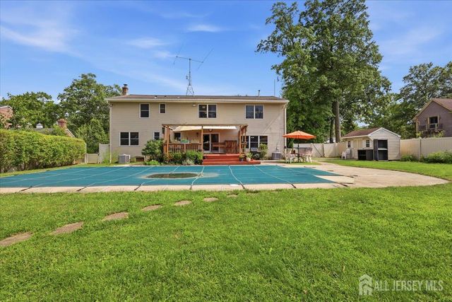 3 Winterberry Circle, Piscataway, NJ 08854