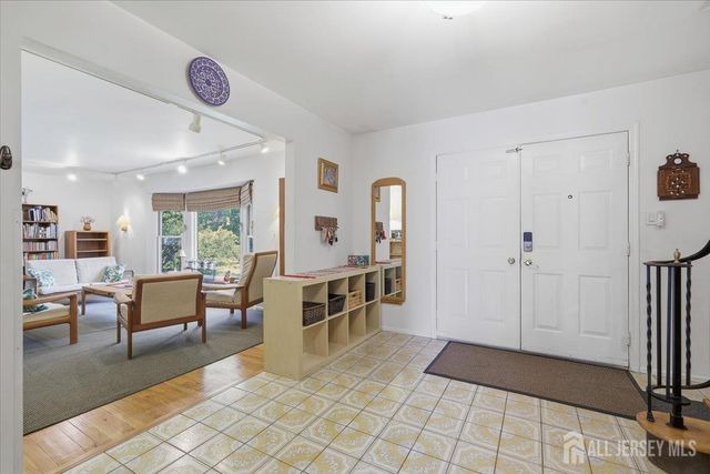 3 Winterberry Circle, Piscataway, NJ 08854