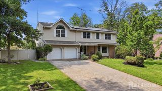 3 Winterberry Circle, Piscataway, NJ 08854