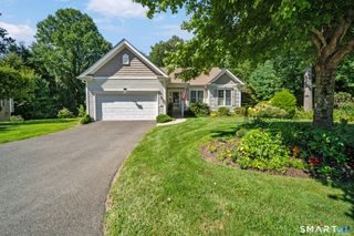84 Links Way 84, Oxford, CT 06478