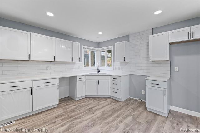 21901 Harding Street, Oak Park, MI 48237