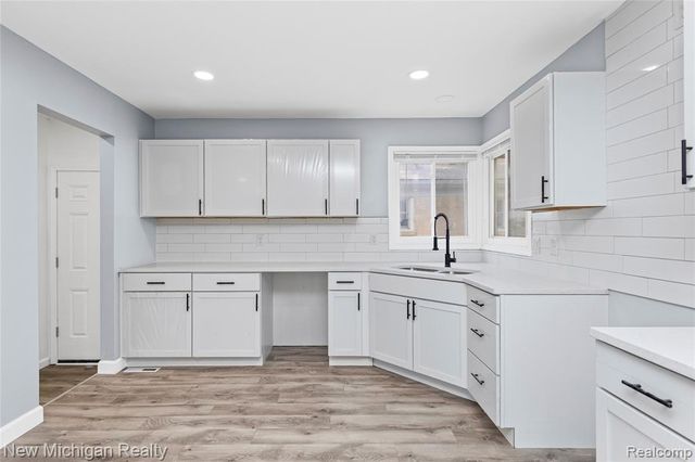 21901 Harding Street, Oak Park, MI 48237