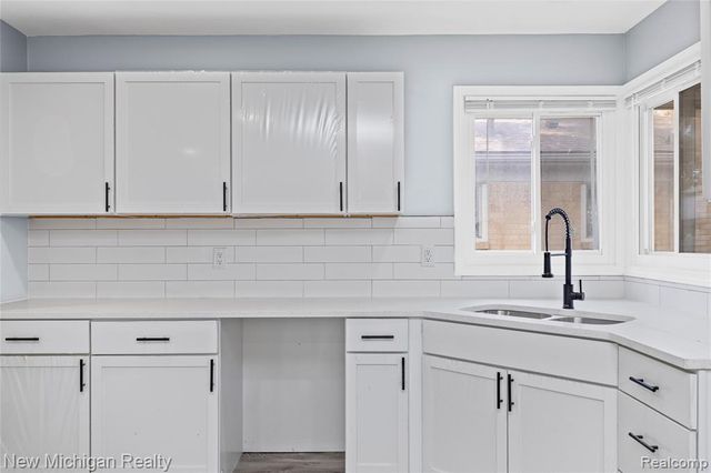21901 Harding Street, Oak Park, MI 48237