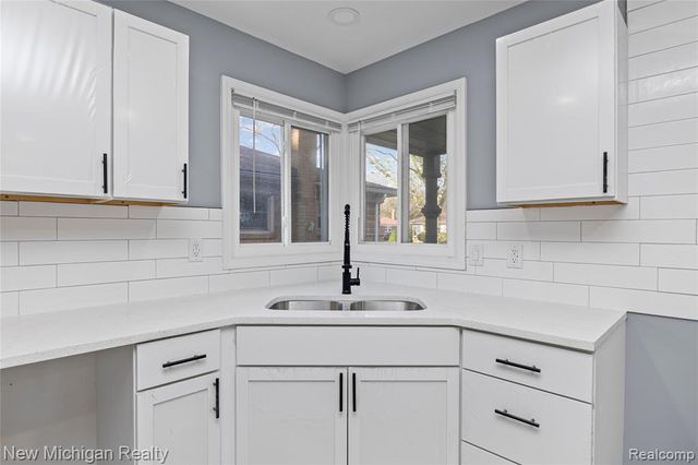 21901 Harding Street, Oak Park, MI 48237