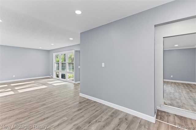 21901 Harding Street, Oak Park, MI 48237