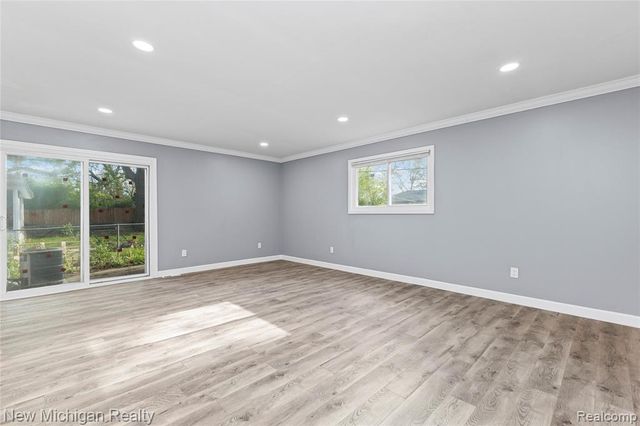 21901 Harding Street, Oak Park, MI 48237
