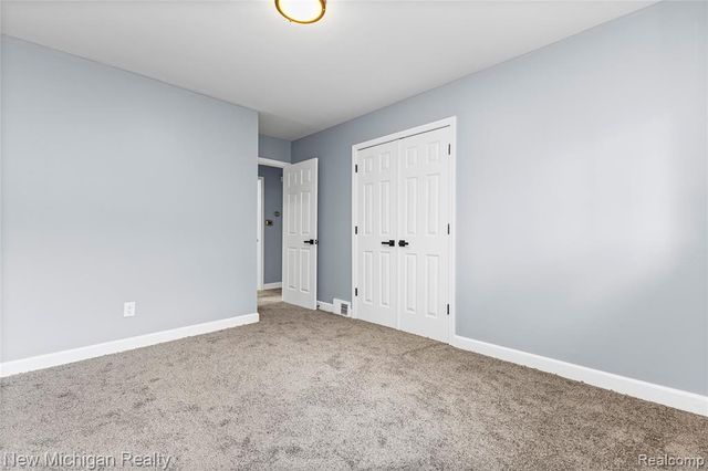 21901 Harding Street, Oak Park, MI 48237
