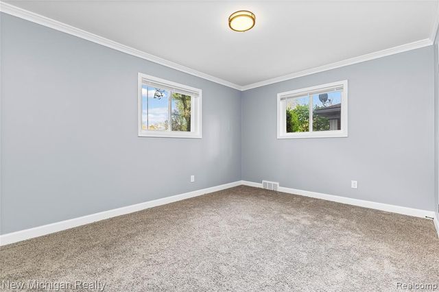 21901 Harding Street, Oak Park, MI 48237
