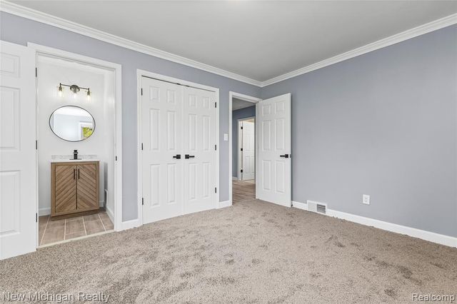 21901 Harding Street, Oak Park, MI 48237