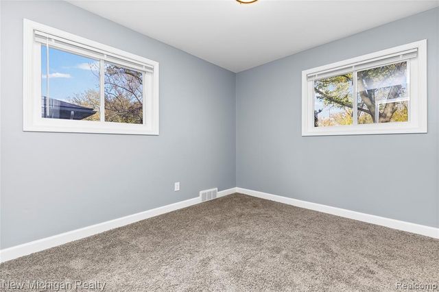 21901 Harding Street, Oak Park, MI 48237