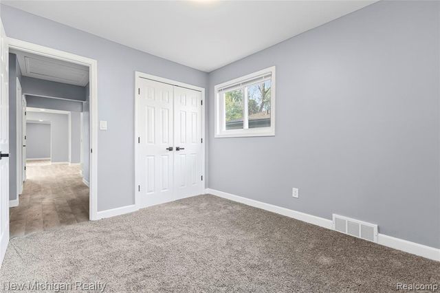 21901 Harding Street, Oak Park, MI 48237