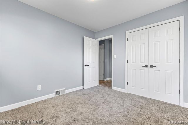 21901 Harding Street, Oak Park, MI 48237