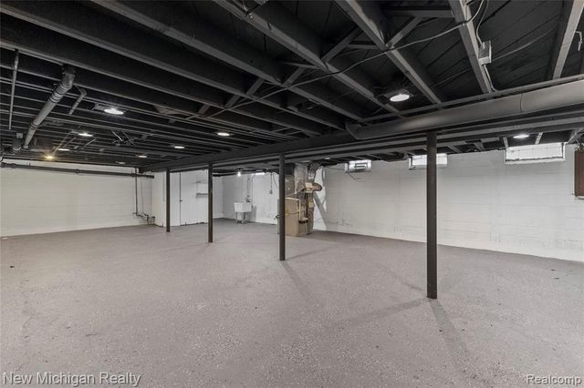 21901 Harding Street, Oak Park, MI 48237