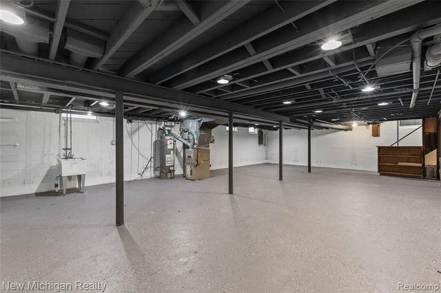 21901 Harding Street, Oak Park, MI 48237