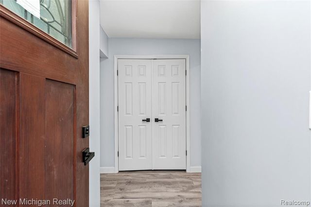 21901 Harding Street, Oak Park, MI 48237