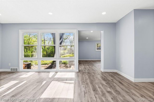21901 Harding Street, Oak Park, MI 48237