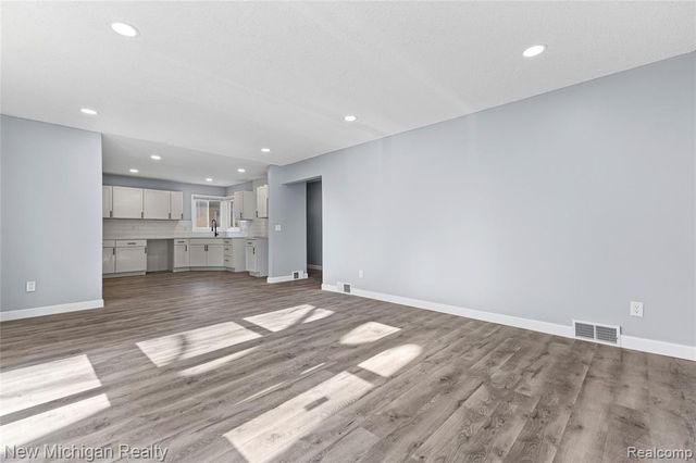21901 Harding Street, Oak Park, MI 48237