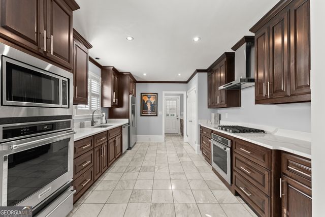 669 Dixon Drive, Gainesville, GA 30501