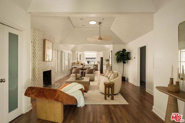 363 Huntley Drive, West Hollywood, CA 90048