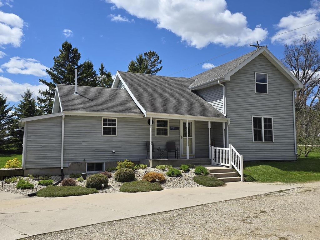 323 S Heritage DRIVE, Oostburg, WI 53070