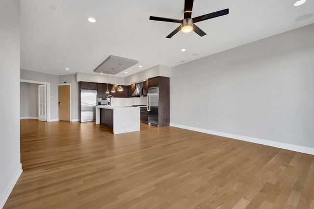 650 N Morgan Street 404, Chicago, IL 60642