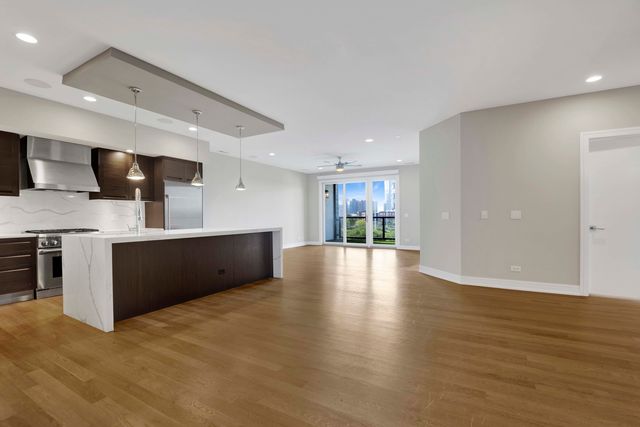 650 N Morgan Street 404, Chicago, IL 60642
