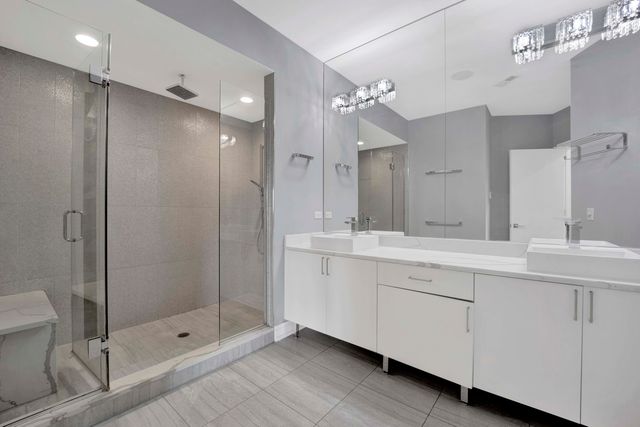 650 N Morgan Street 404, Chicago, IL 60642