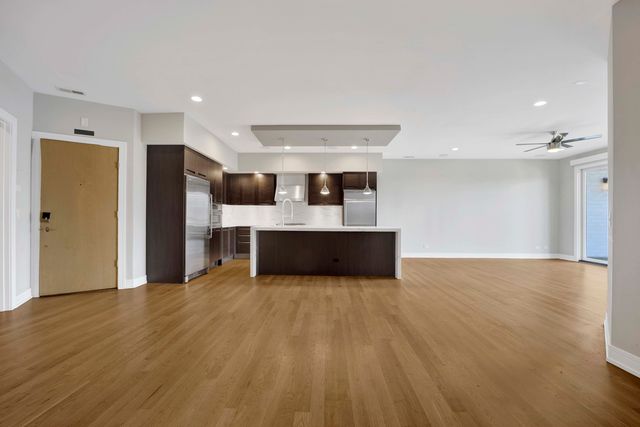 650 N Morgan Street 404, Chicago, IL 60642