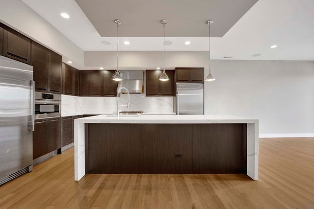 650 N Morgan Street 404, Chicago, IL 60642