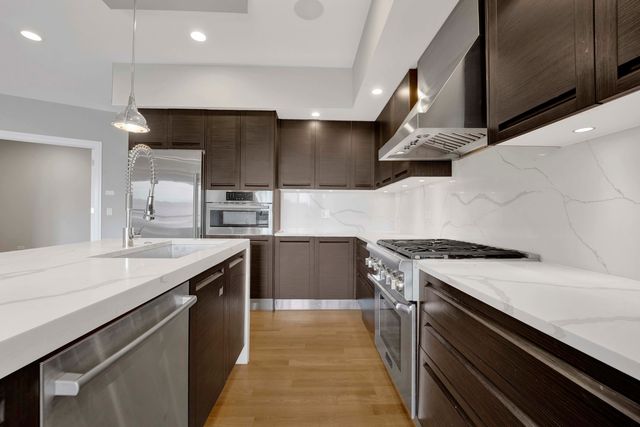 650 N Morgan Street 404, Chicago, IL 60642